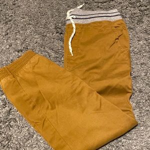 NWOT boys cat&jack drawstring pants with scrunched pant leg. Size 8